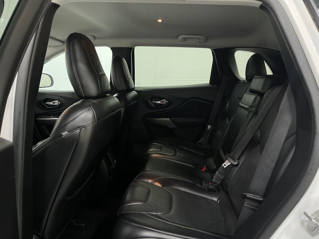 Used 2019 Jeep Cherokee Limited image 29