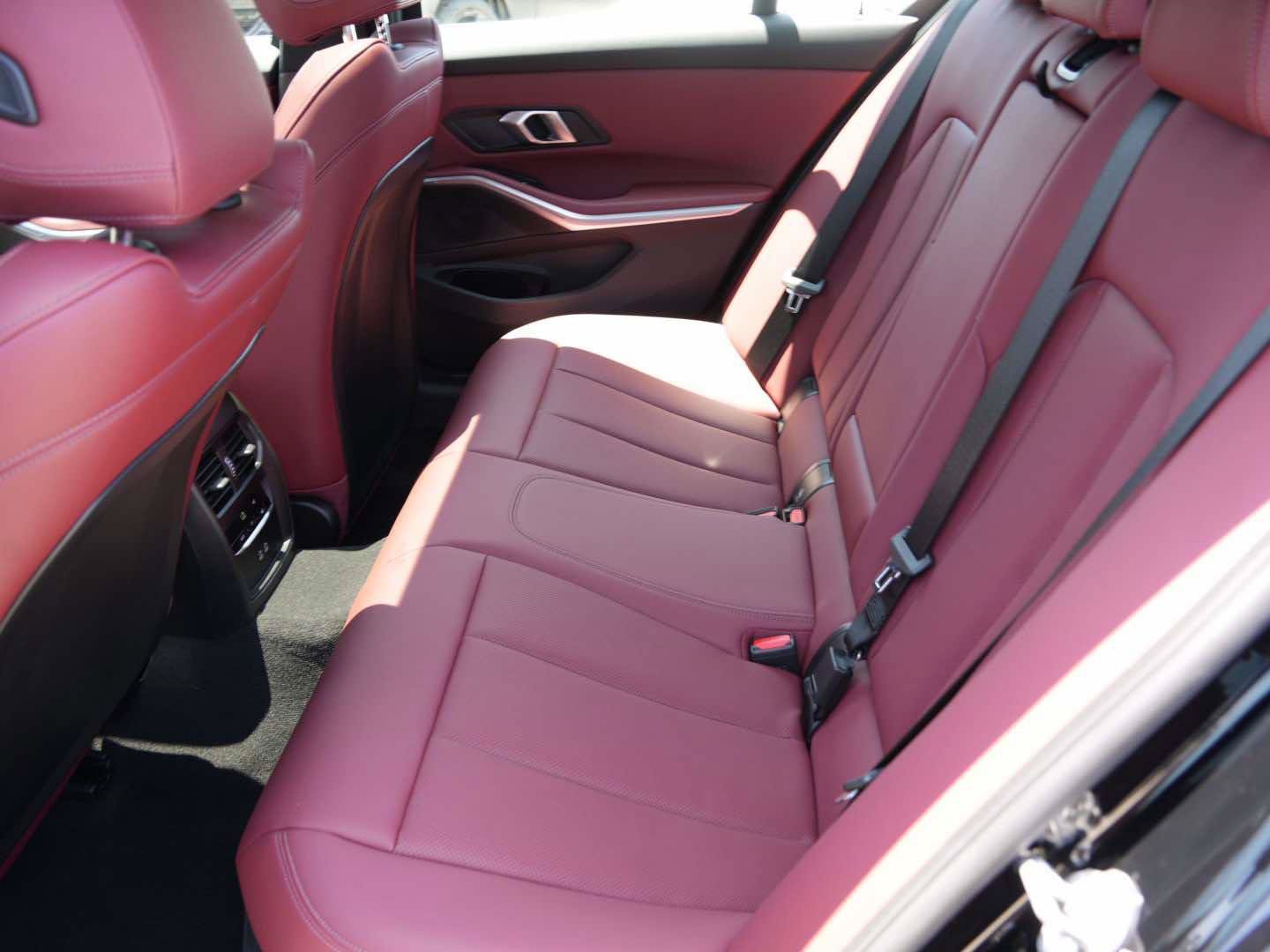Used 2025 BMW 330i Sedan w/ Convenience Package RWD image 11