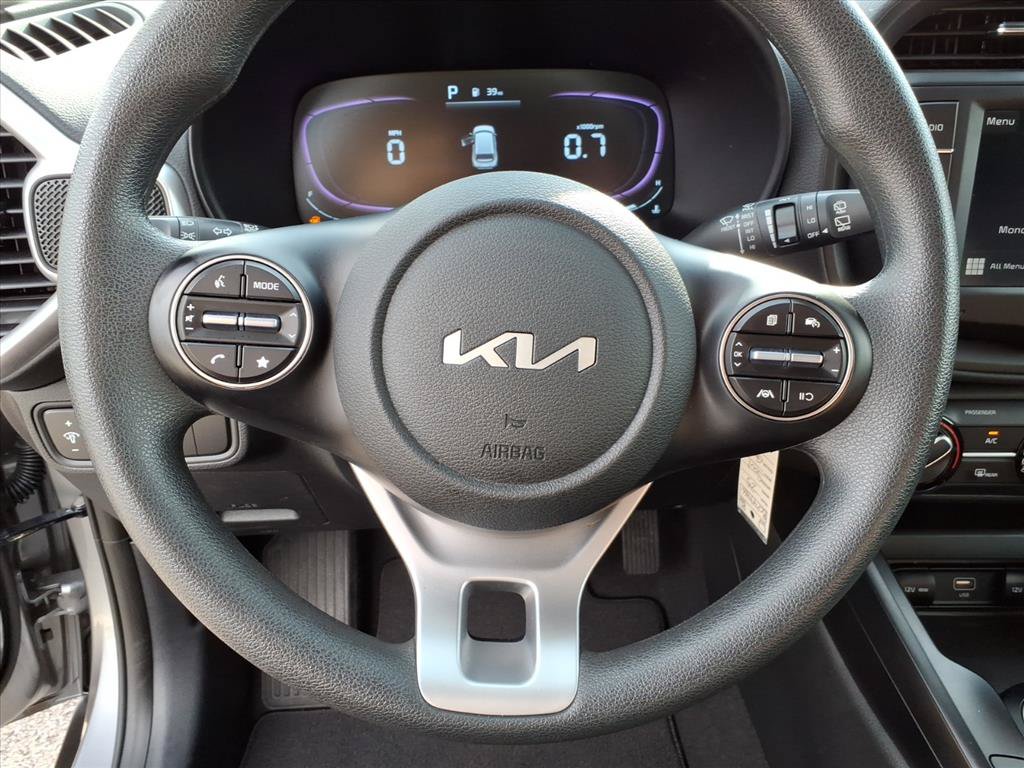 Used 2025 Kia Soul LX w/ LX Technology Package FWD image 22