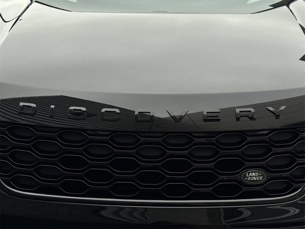 Used 2025 Land Rover Discovery Dynamic SE image 11