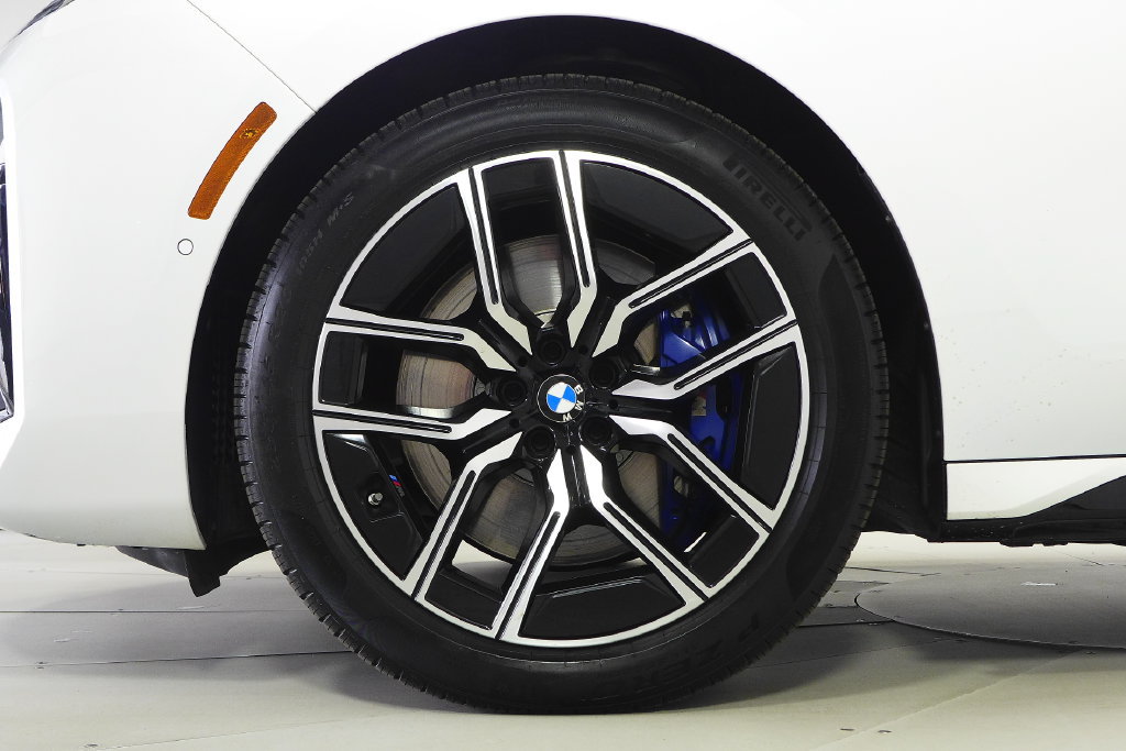 Certified 2024 BMW 740i w/ Premium Package RWD image 5