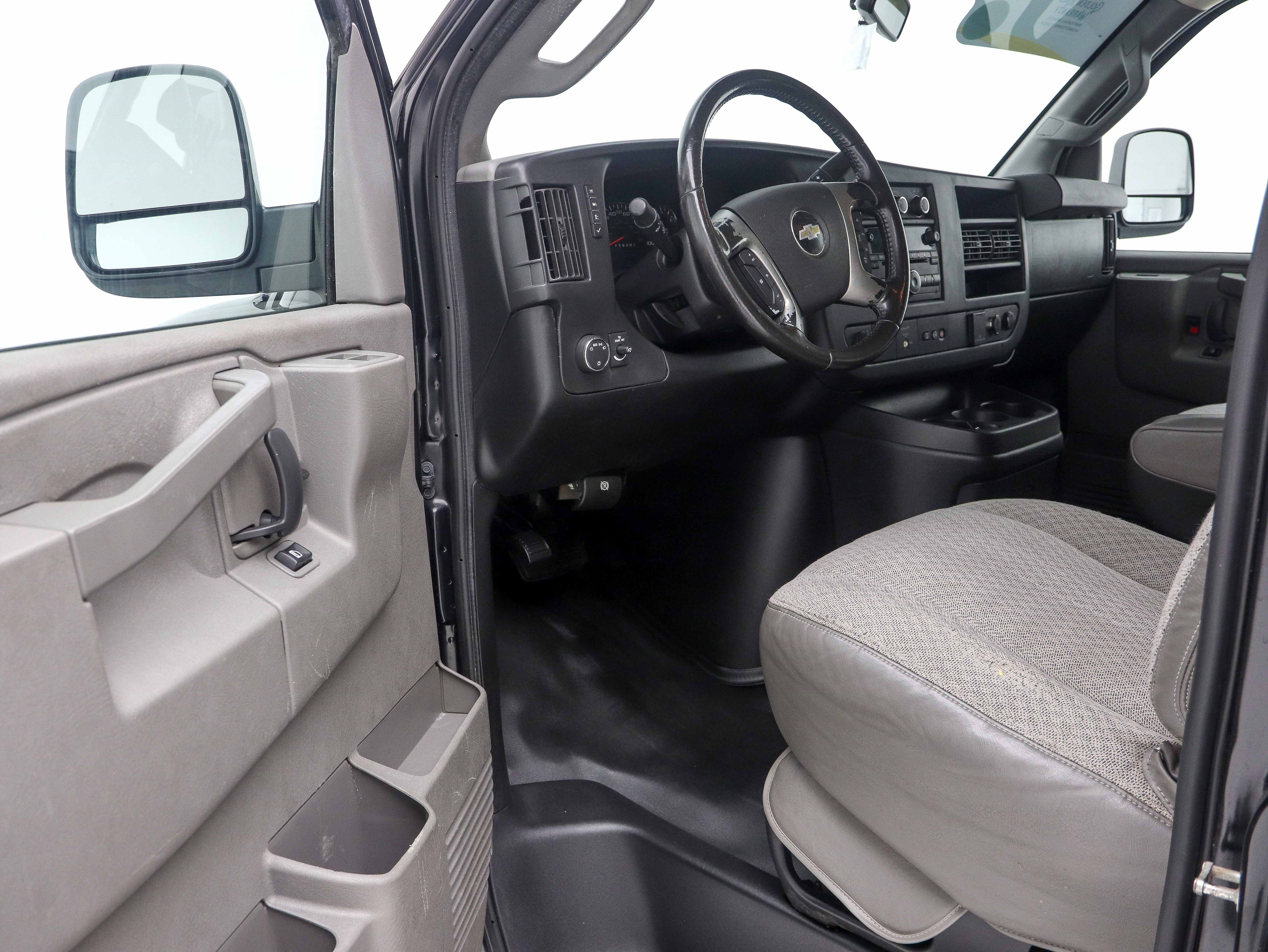 Used 2017 Chevrolet Express 2500 LS RWD image 12