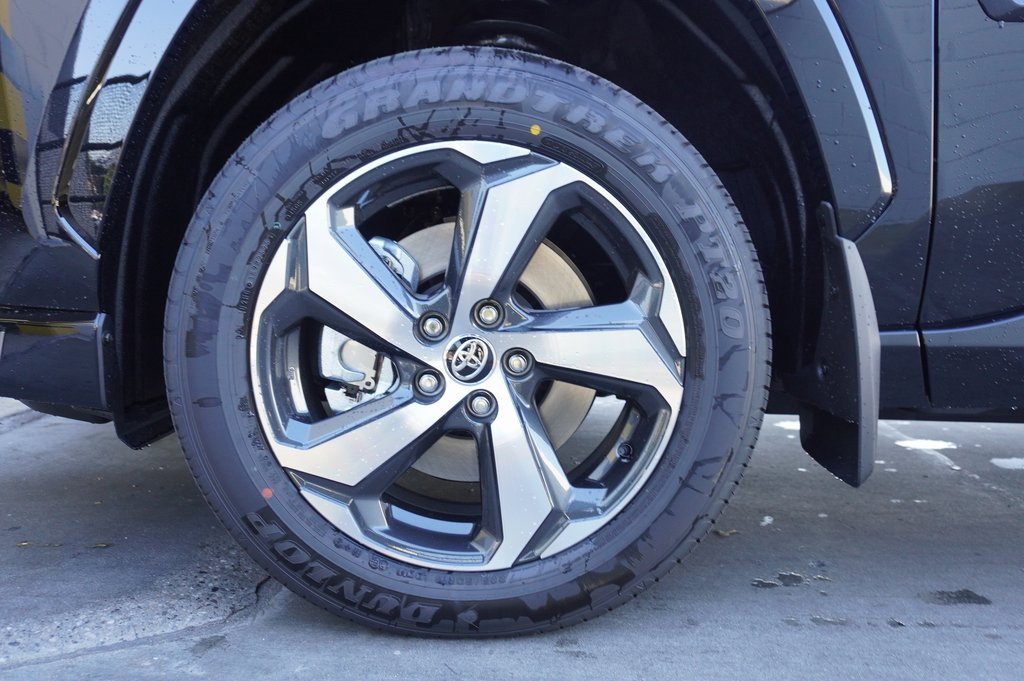 New 2025 Toyota RAV4 SE image 19