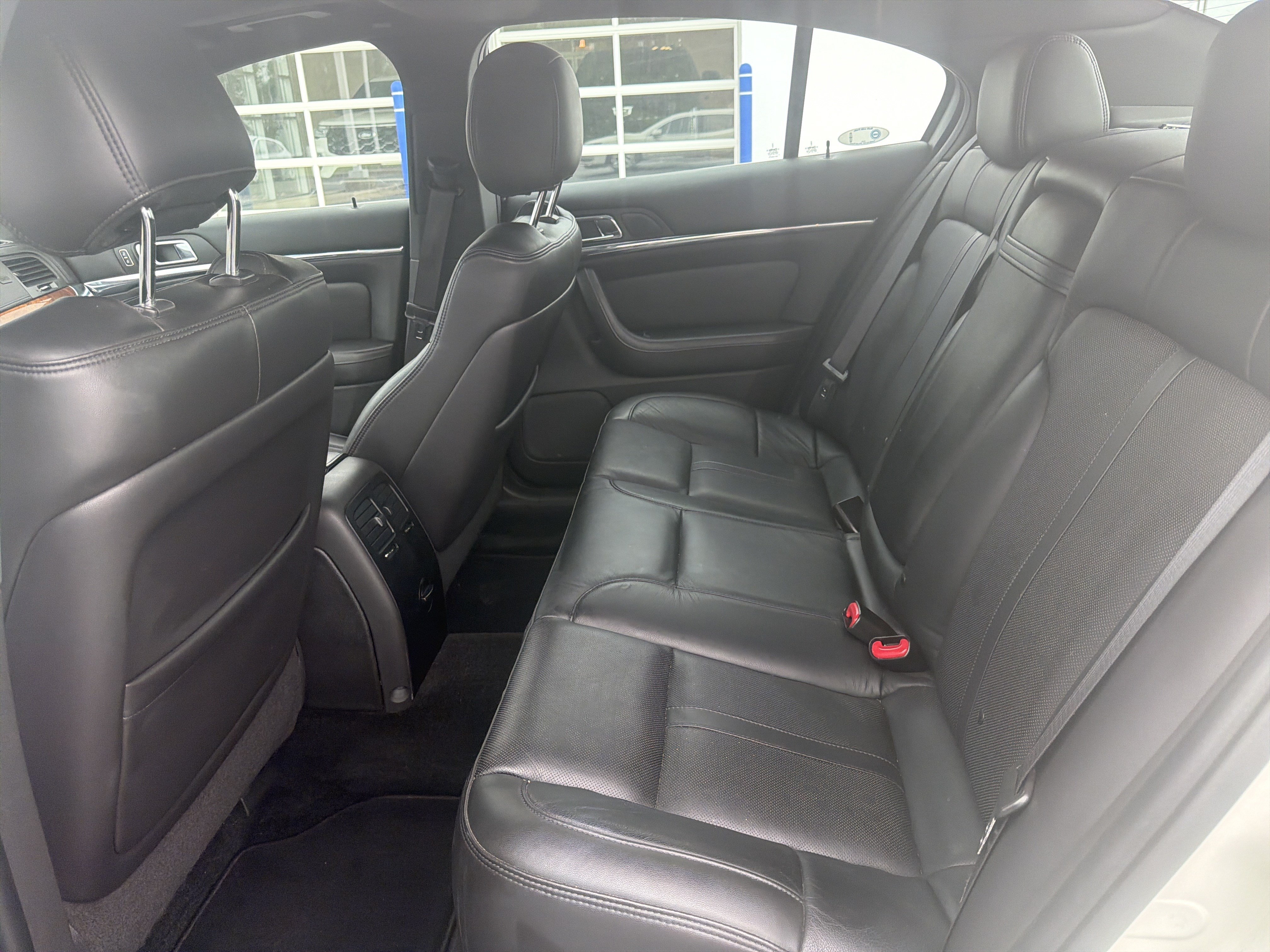 Used 2013 Lincoln MKS AWD image 20