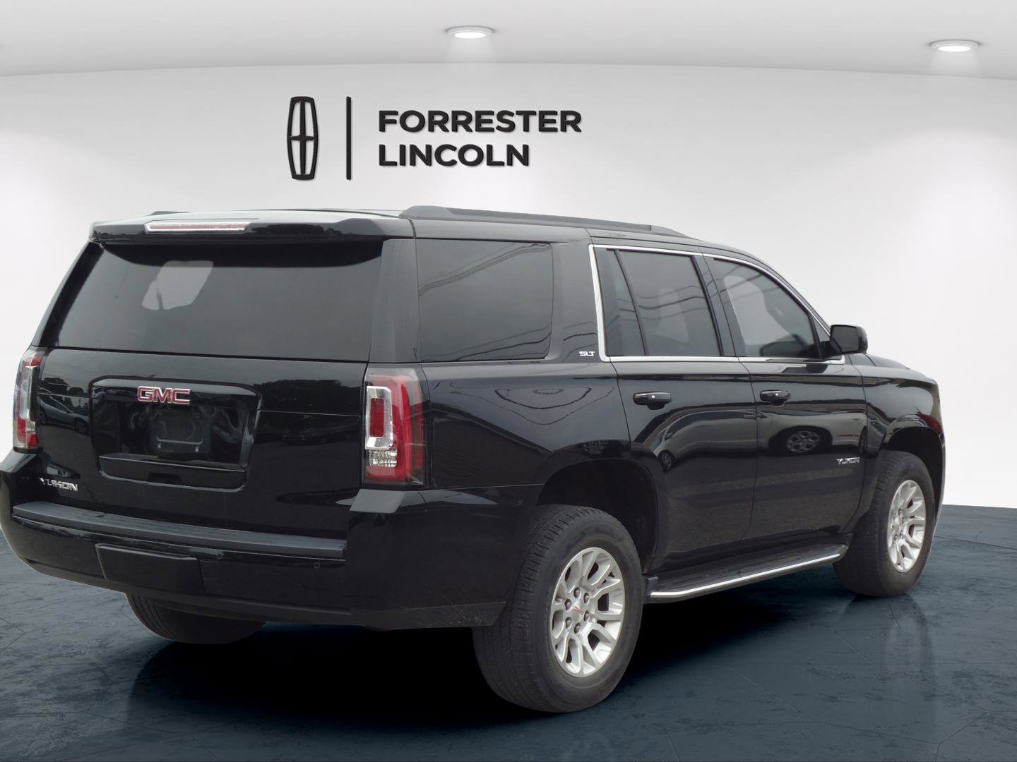 Used 2017 GMC Yukon SLT w/ Open Road Package AWD/4WD image 3