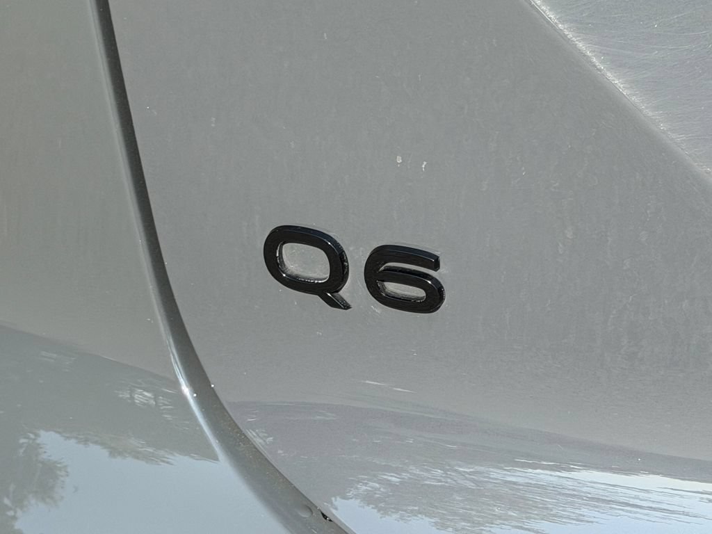 Used 2025 Audi Q6 e-tron Premium Plus w/ Premium Plus AWD/4WD image 29