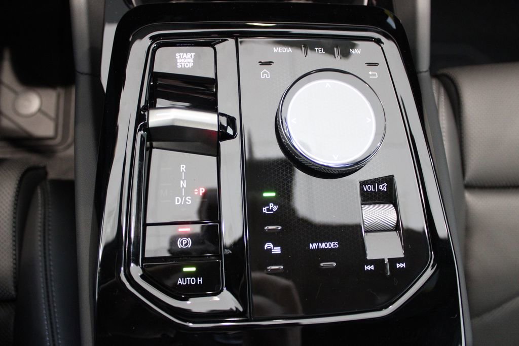 New 2026 BMW 550e xDrive AWD/4WD image 15