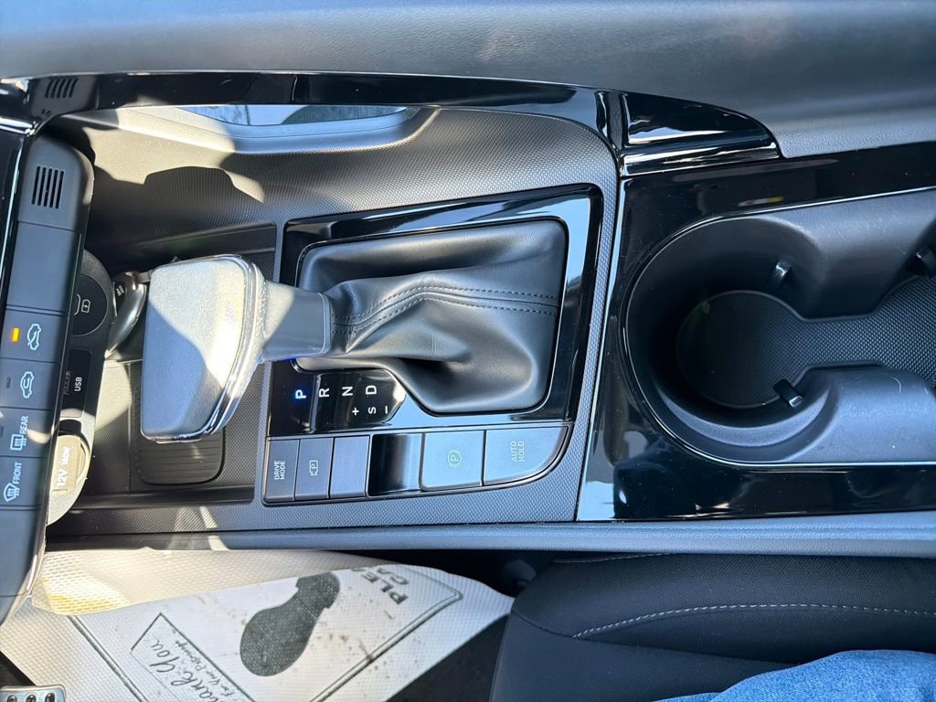 Certified 2025 Hyundai Elantra SEL image 23