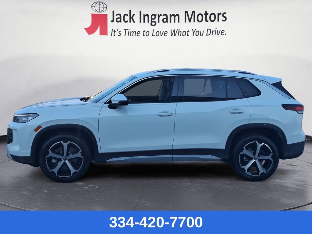 New 2025 Volkswagen Tiguan SE image 2