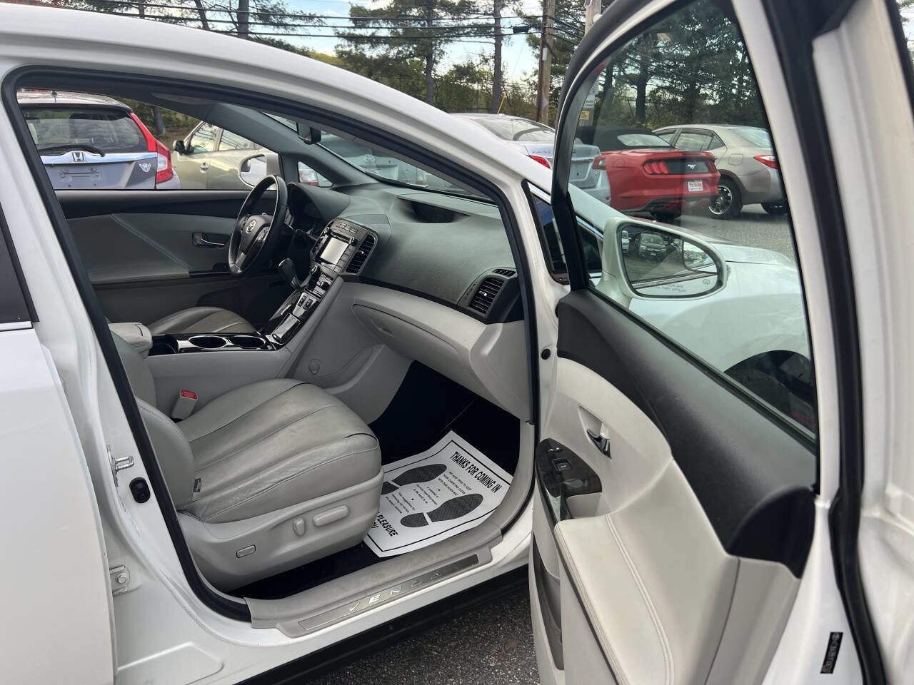 Used 2015 Toyota Venza XLE w/ XLE Premium Package image 9