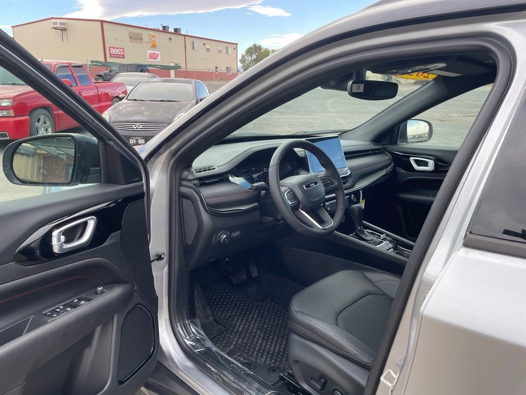 Certified 2024 Jeep Compass Trailhawk w/ Trailhawk Convenience Group AWD/4WD image 2