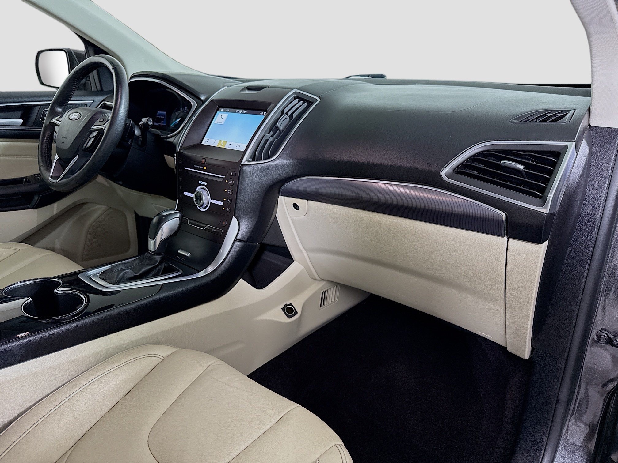 Used 2017 Ford Edge Titanium w/ Technology Package FWD image 30