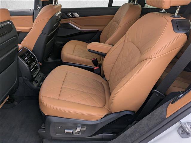 Used 2025 BMW X7 xDrive40i w/ Executive Package image 18