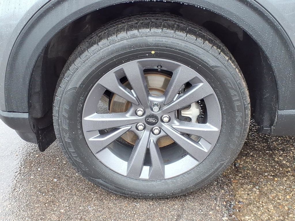 Used 2023 Ford Explorer XLT w/ Equipment Group 202A AWD/4WD image 9