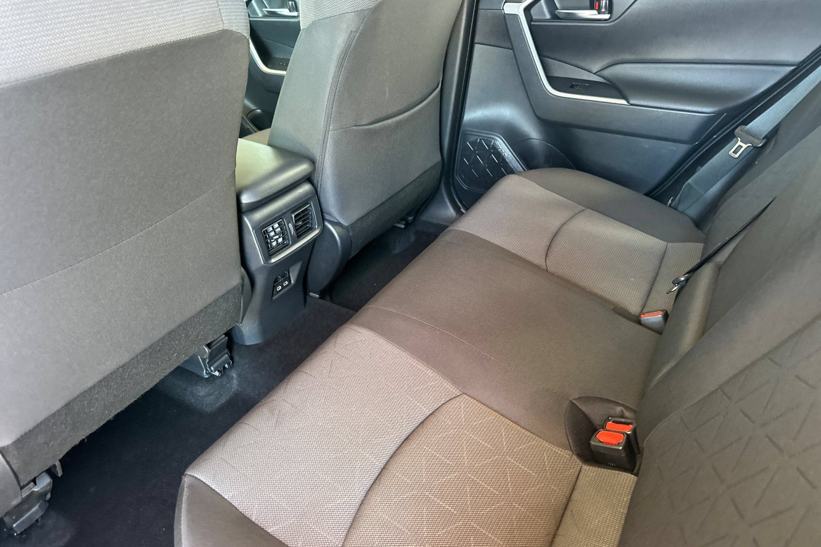 Used 2025 Toyota RAV4 XLE AWD/4WD image 14