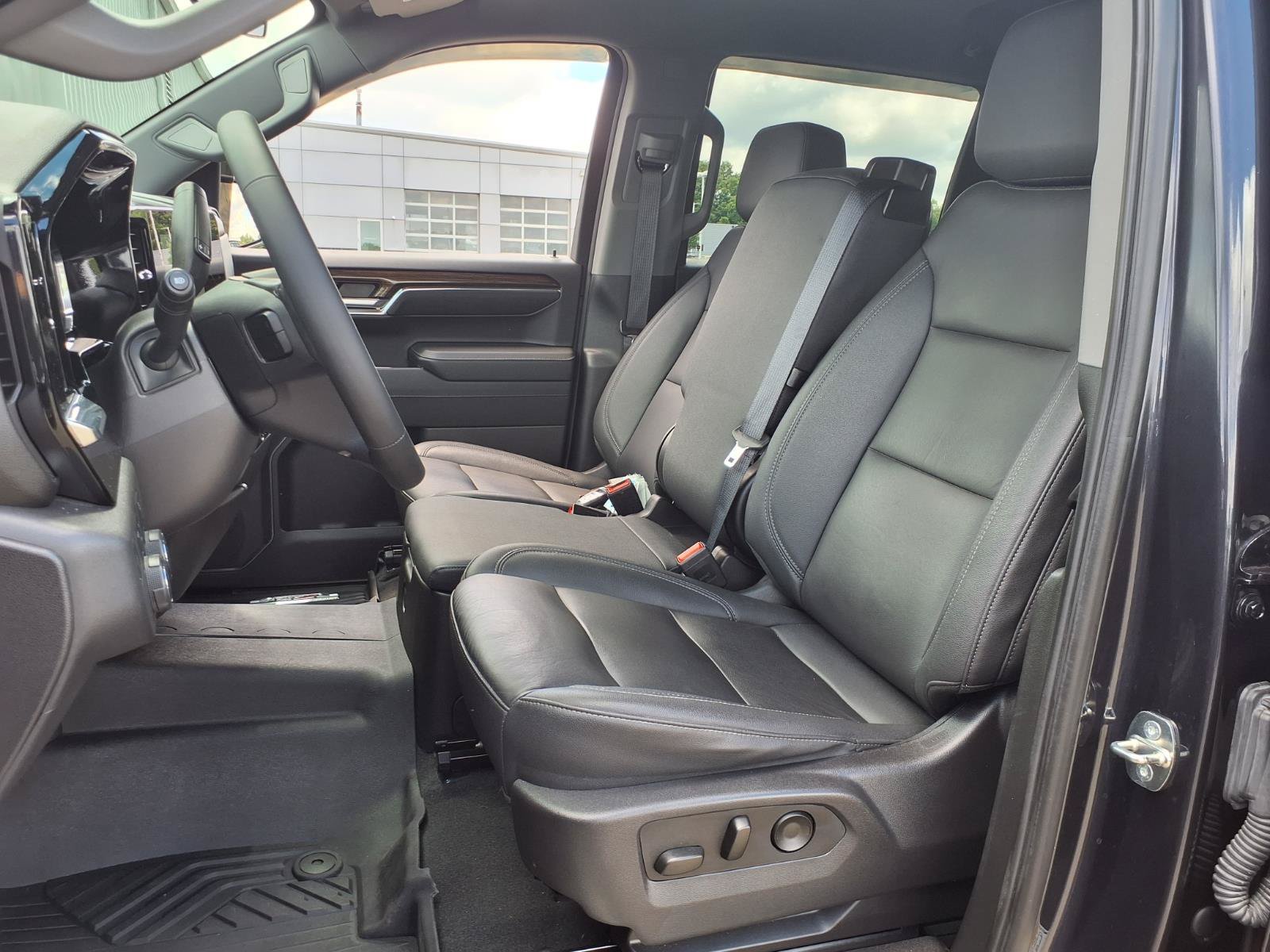 Used 2023 Chevrolet Silverado 1500 LT AWD/4WD image 8