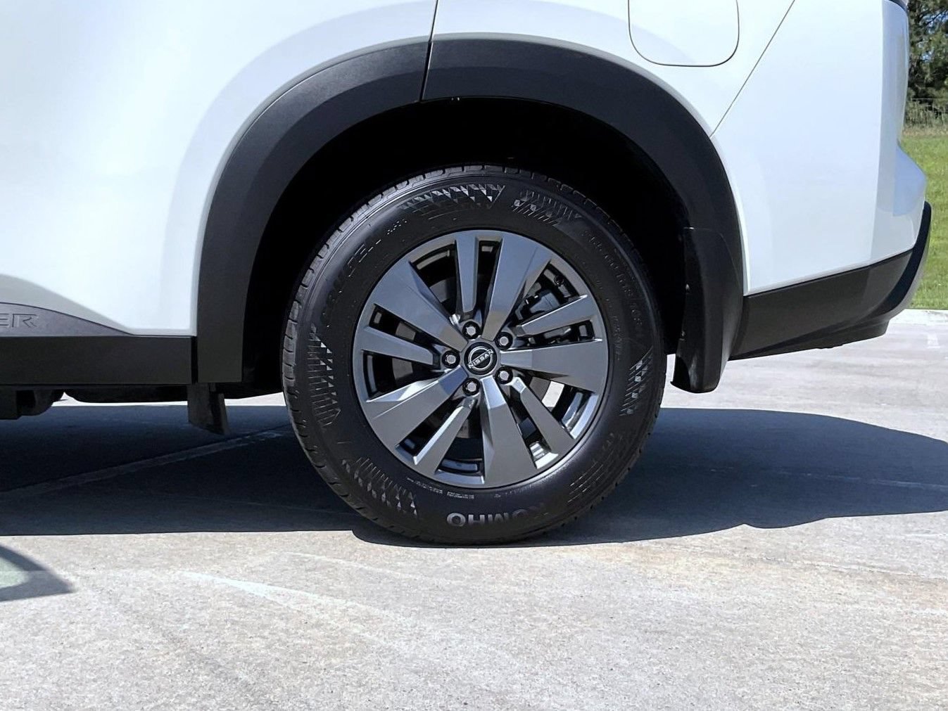 Used 2023 Nissan Pathfinder SV w/ Black Appearance Package AWD/4WD image 25