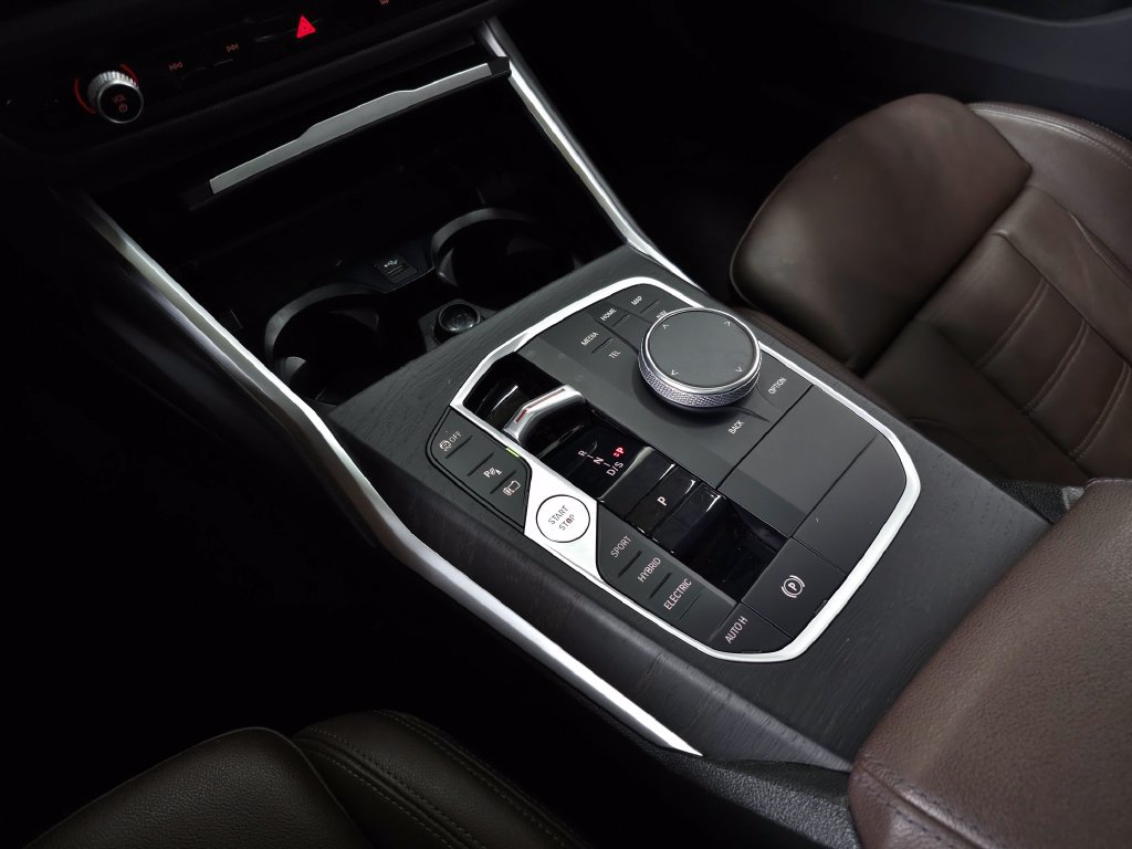 Used 2023 BMW 330e xDrive w/ Premium Package AWD/4WD image 27