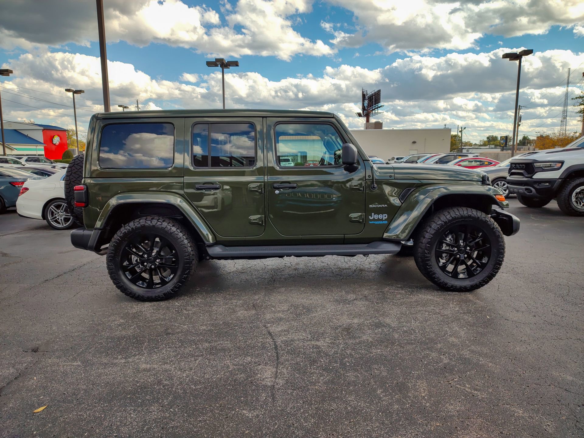 Used 2021 Jeep Wrangler Unlimited Sahara w/ Cold Weather Group image 29