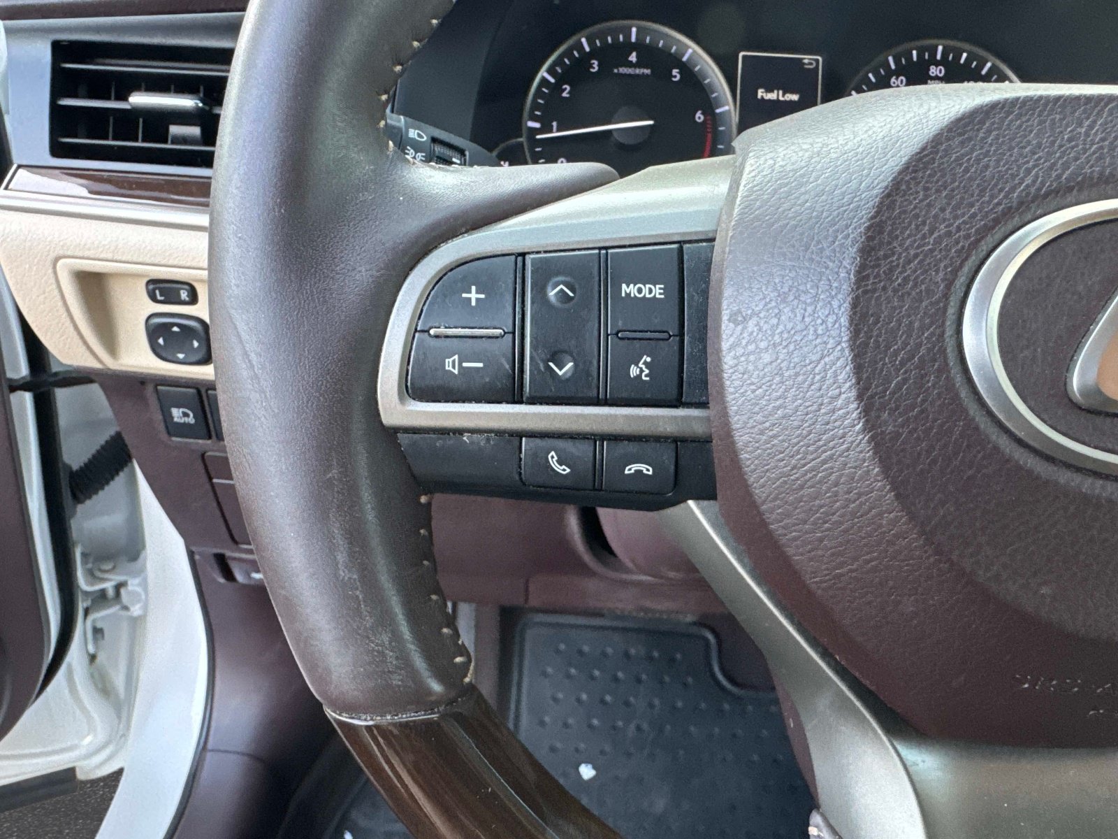 Used 2016 Lexus ES 350 w/ Ultra Luxury Package FWD image 30
