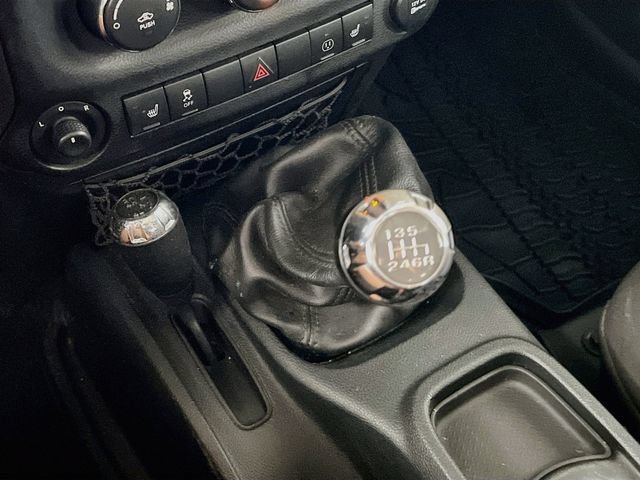 Used 2017 Jeep Wrangler Unlimited Sahara w/ Connectivity Group AWD/4WD image 20