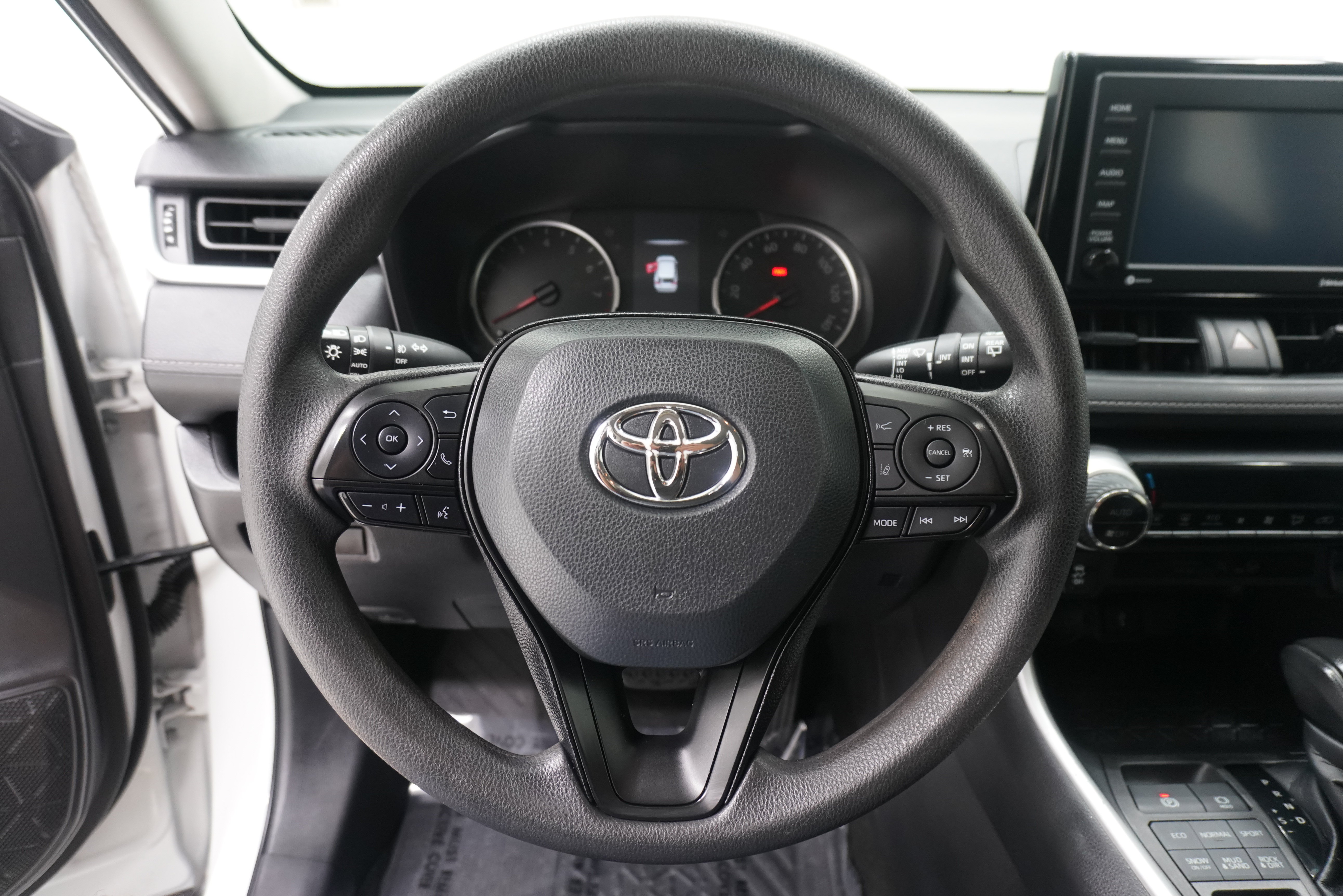 Used 2021 Toyota RAV4 XLE AWD/4WD image 14