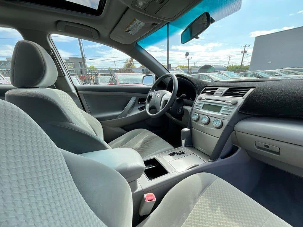 Used 2009 Toyota Camry LE FWD image 13