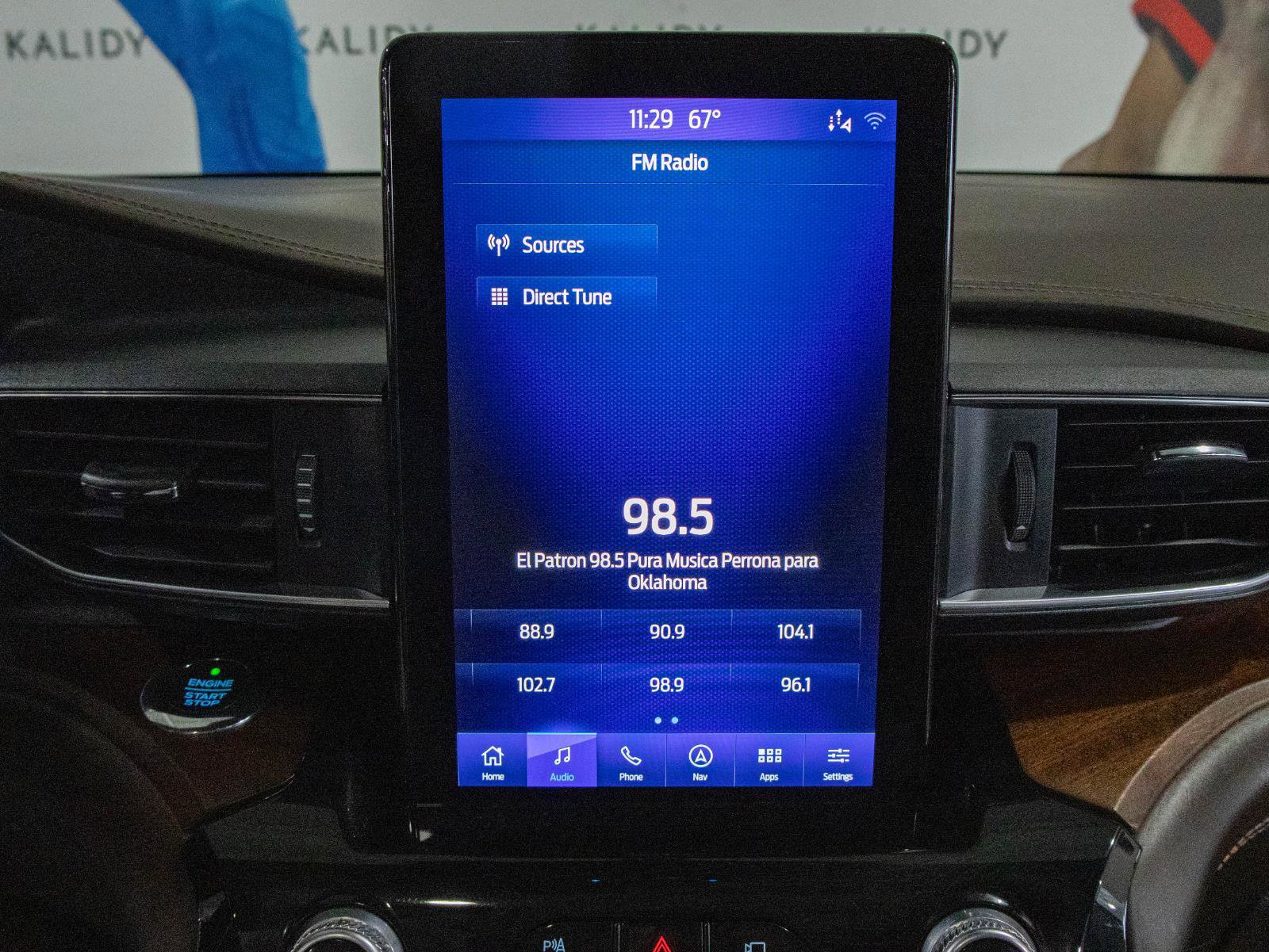 Used 2021 Ford Explorer King Ranch w/ Premium Technology Package image 9