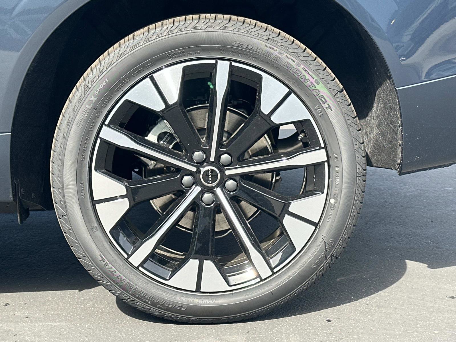 New 2026 Volvo XC60 B5 Plus w/ Protection Package Premier AWD/4WD image 23