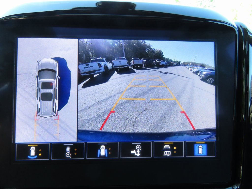 Used 2022 Chevrolet Traverse LT w/ LT Premium Package image 28