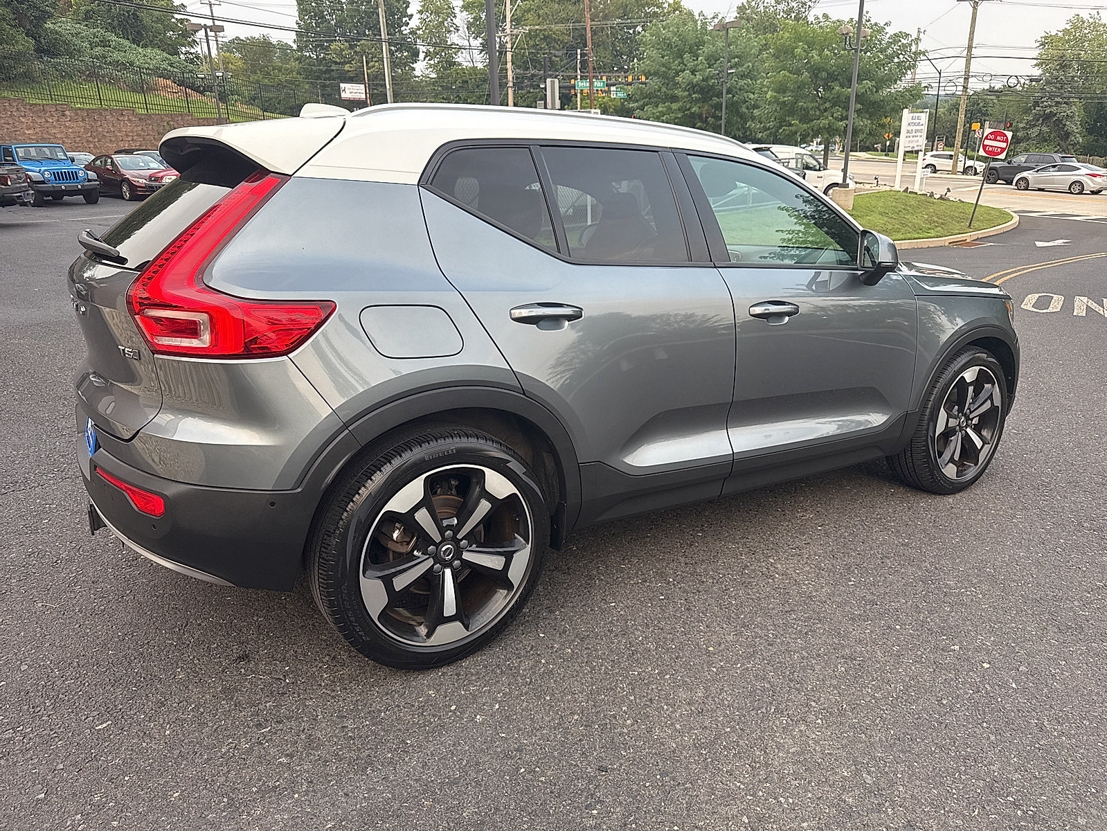 Used 2019 Volvo XC40 T5 Momentum AWD/4WD image 4