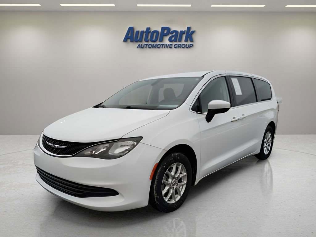 Used 2020 Chrysler Voyager LX FWD image 3