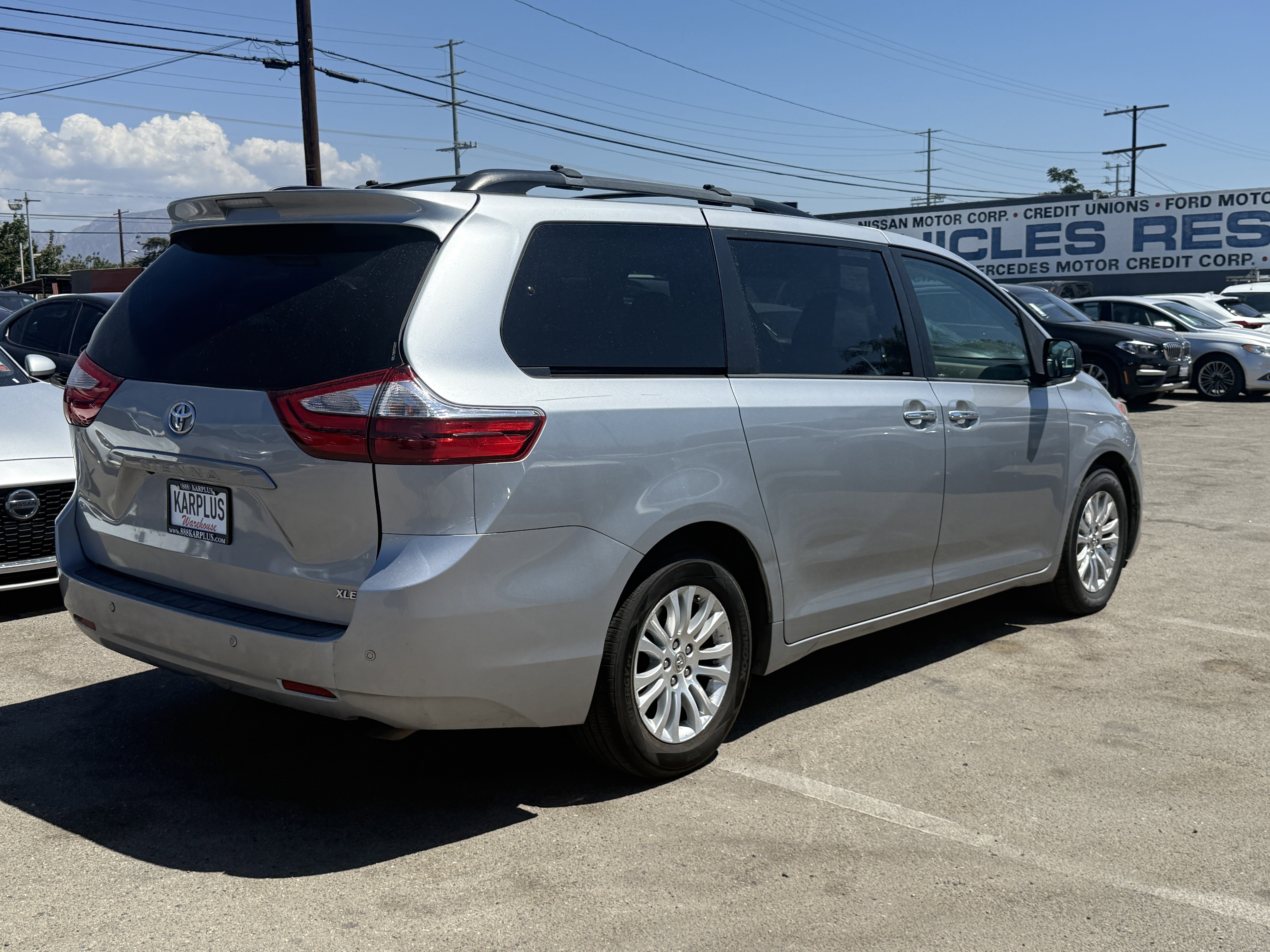 Used 2015 Toyota Sienna XLE w/ XLE Navigation Package image 5