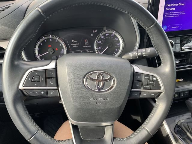 Used 2023 Toyota Highlander XLE image 19