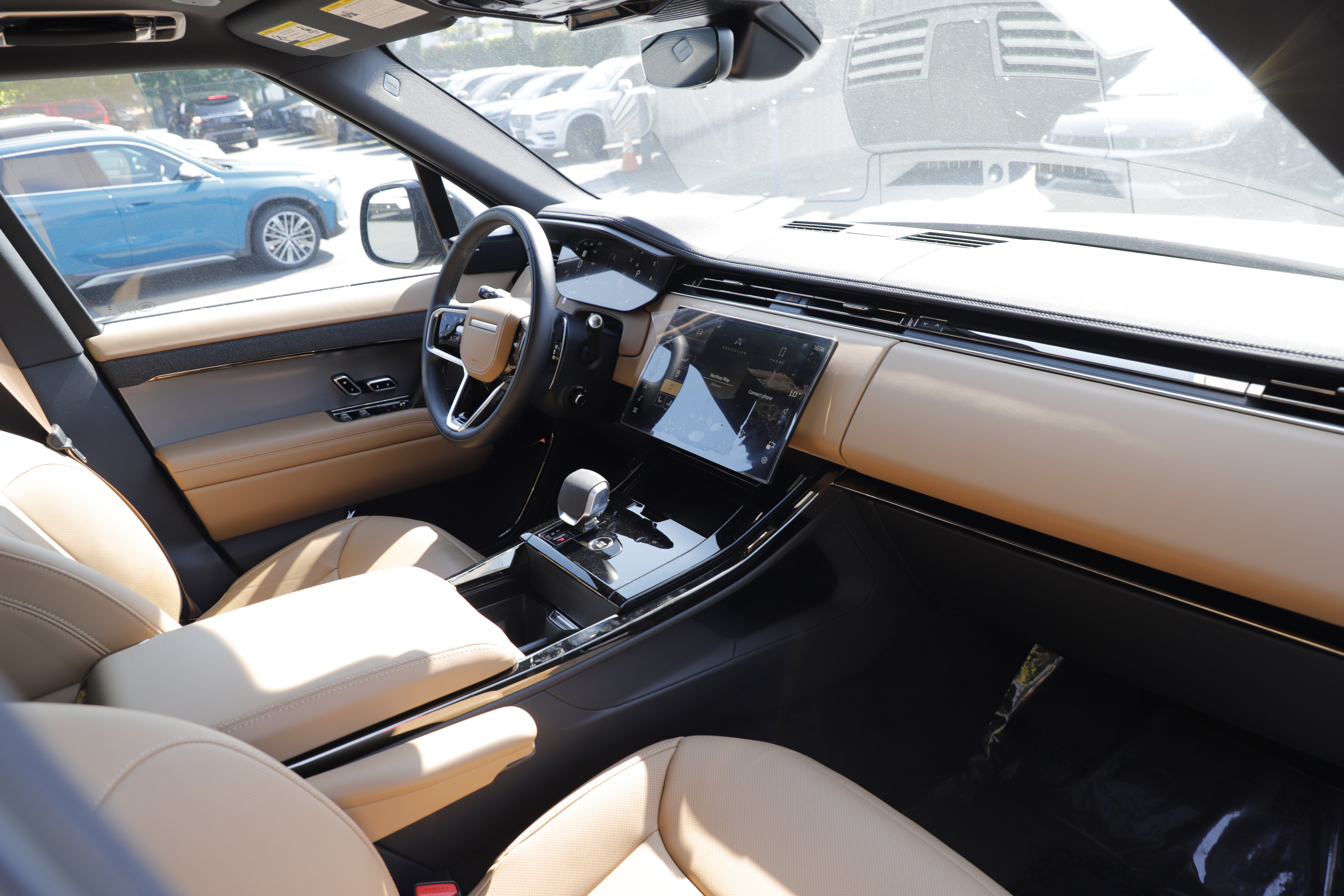 New 2025 Land Rover Range Rover Sport SE AWD/4WD image 13
