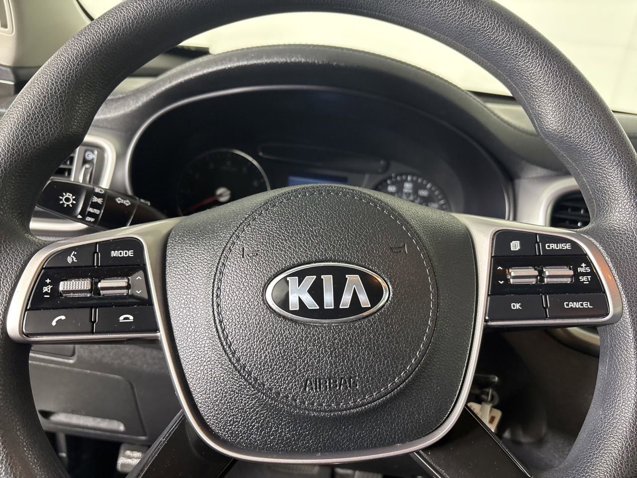 Used 2020 Kia Sorento LX image 12