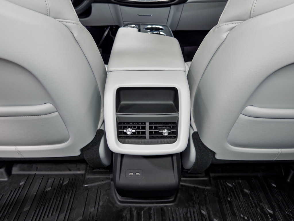 Used 2024 Cadillac Lyriq Luxury w/ LPO, Floor Liner Package AWD/4WD image 19