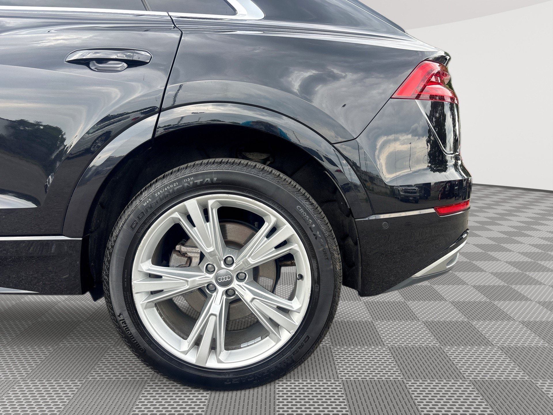 Used 2019 Audi Q8 Premium Plus AWD/4WD image 29