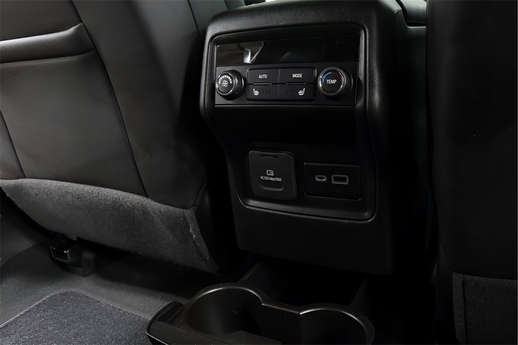 Used 2023 GMC Acadia SLT w/ GMC Pro Grade Package image 29