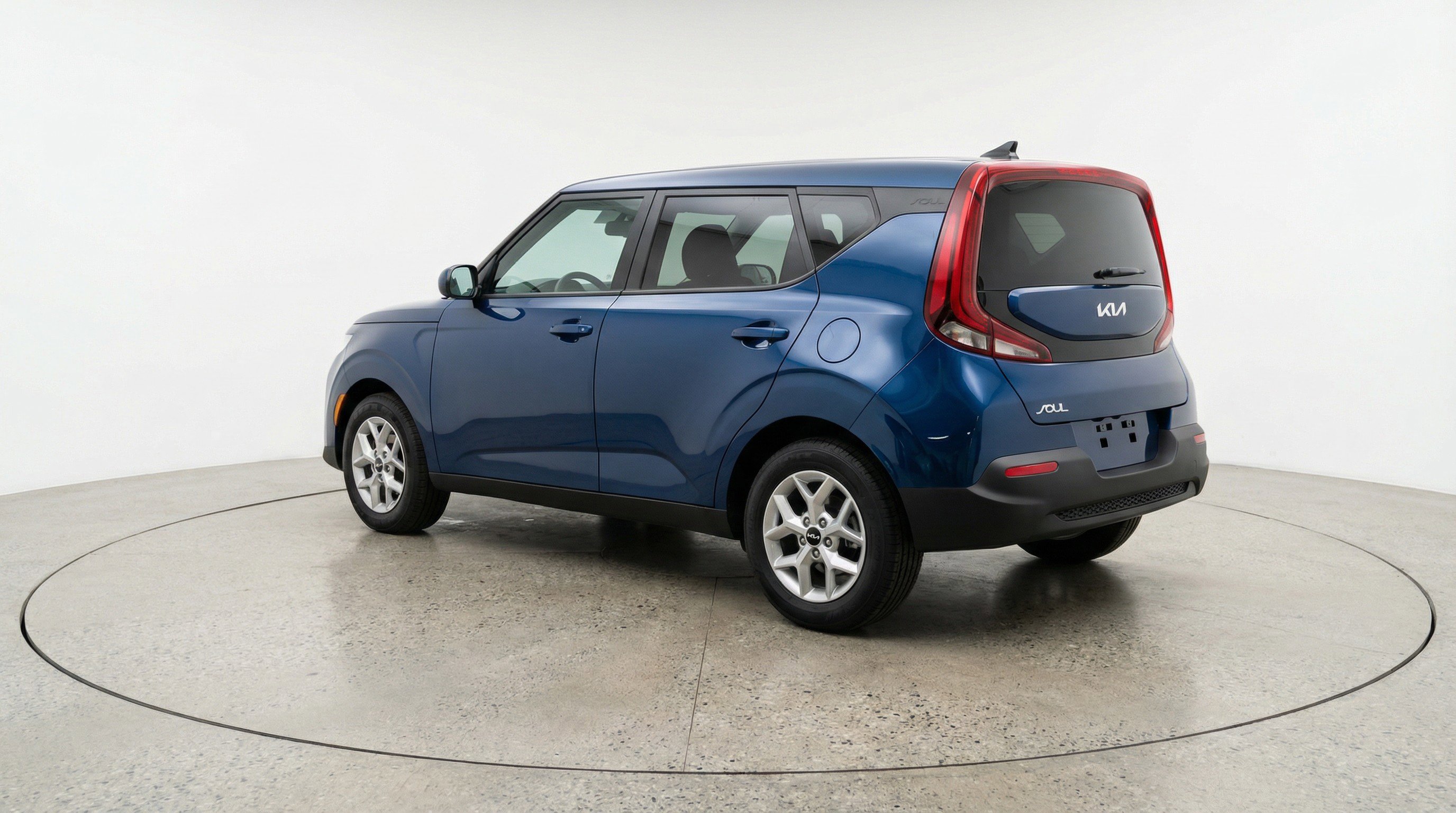 Used 2025 Kia Soul LX w/ LX Technology Package FWD image 6
