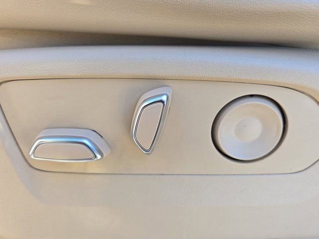 Used 2022 Cadillac Escalade ESV Premium Luxury image 30