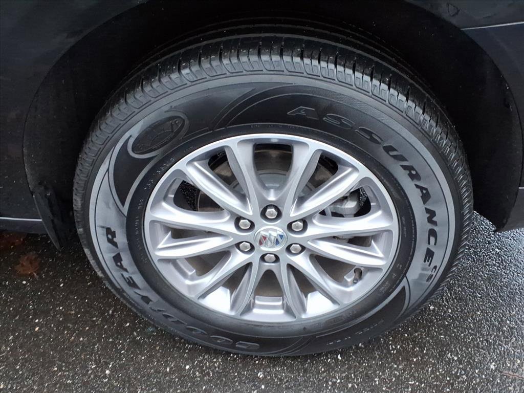 Used 2023 Buick Enclave Essence image 9