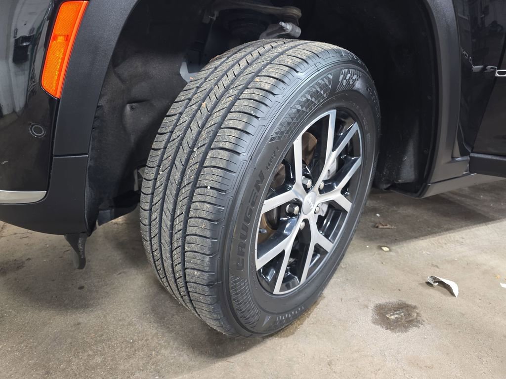 Used 2024 Jeep Grand Cherokee L Limited w/ Luxury Tech Group II image 37