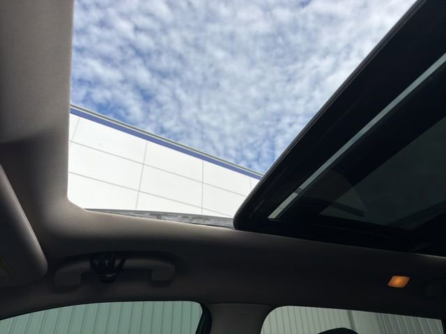 Used 2015 Nissan Rogue SV w/ SV Moonroof Package FWD image 11
