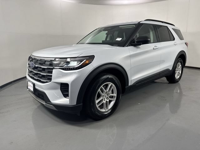 Used 2026 Ford Explorer Active AWD/4WD image 2