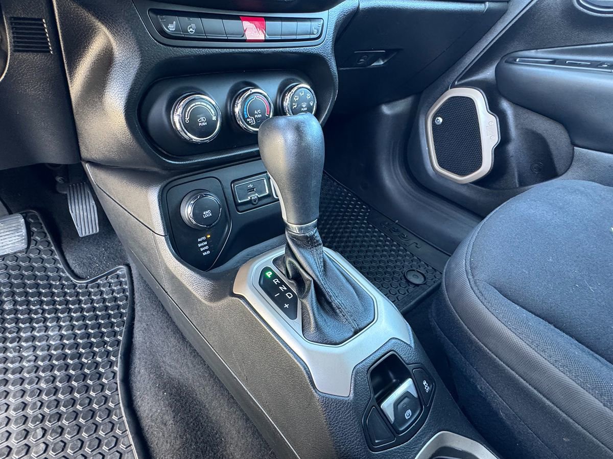 Used 2016 Jeep Renegade 75th Anniversary AWD/4WD image 17