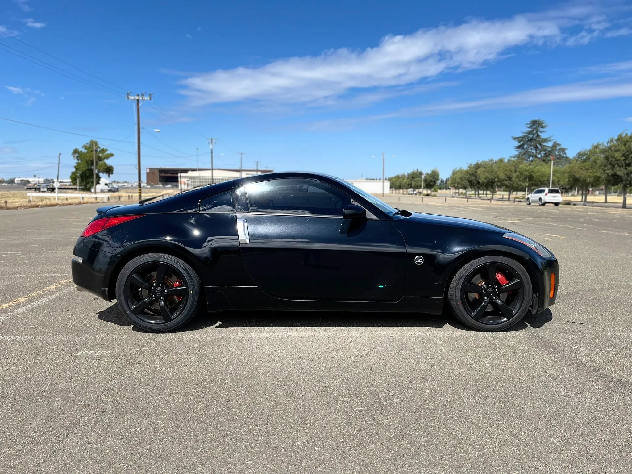 Used 2005 Nissan 350Z 35th Anniversary Edition w/ (N93) Cargo Convenience Pkg RWD image 4