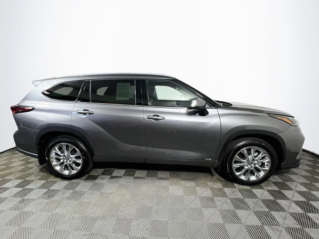 Certified 2026 Toyota Highlander Limited AWD/4WD image 8