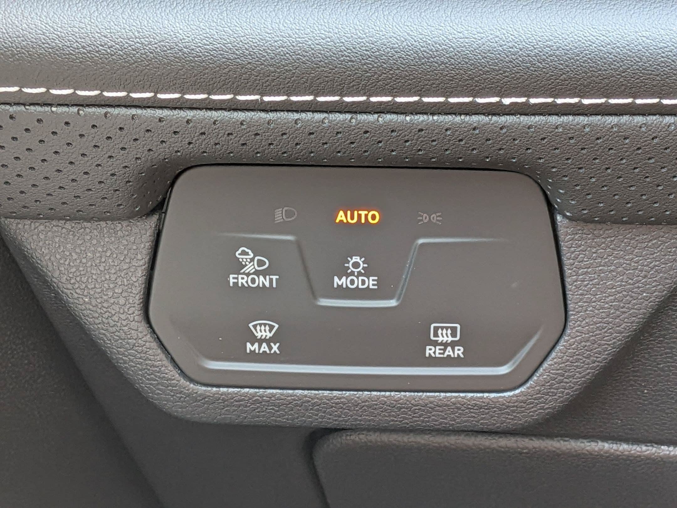 New 2026 Volkswagen Atlas SE FWD image 17