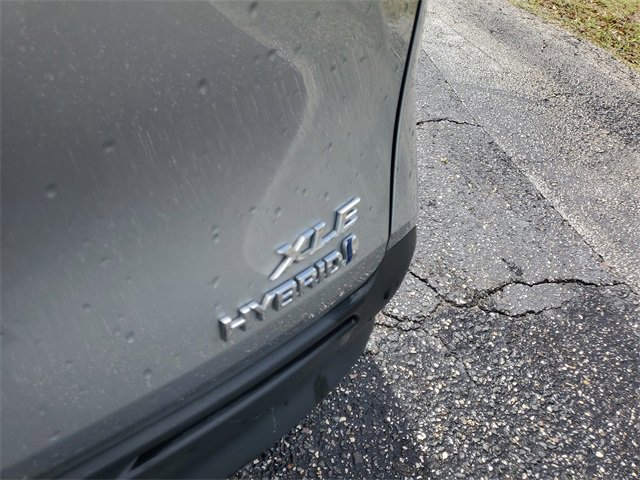 Used 2024 Toyota Sienna XLE image 7